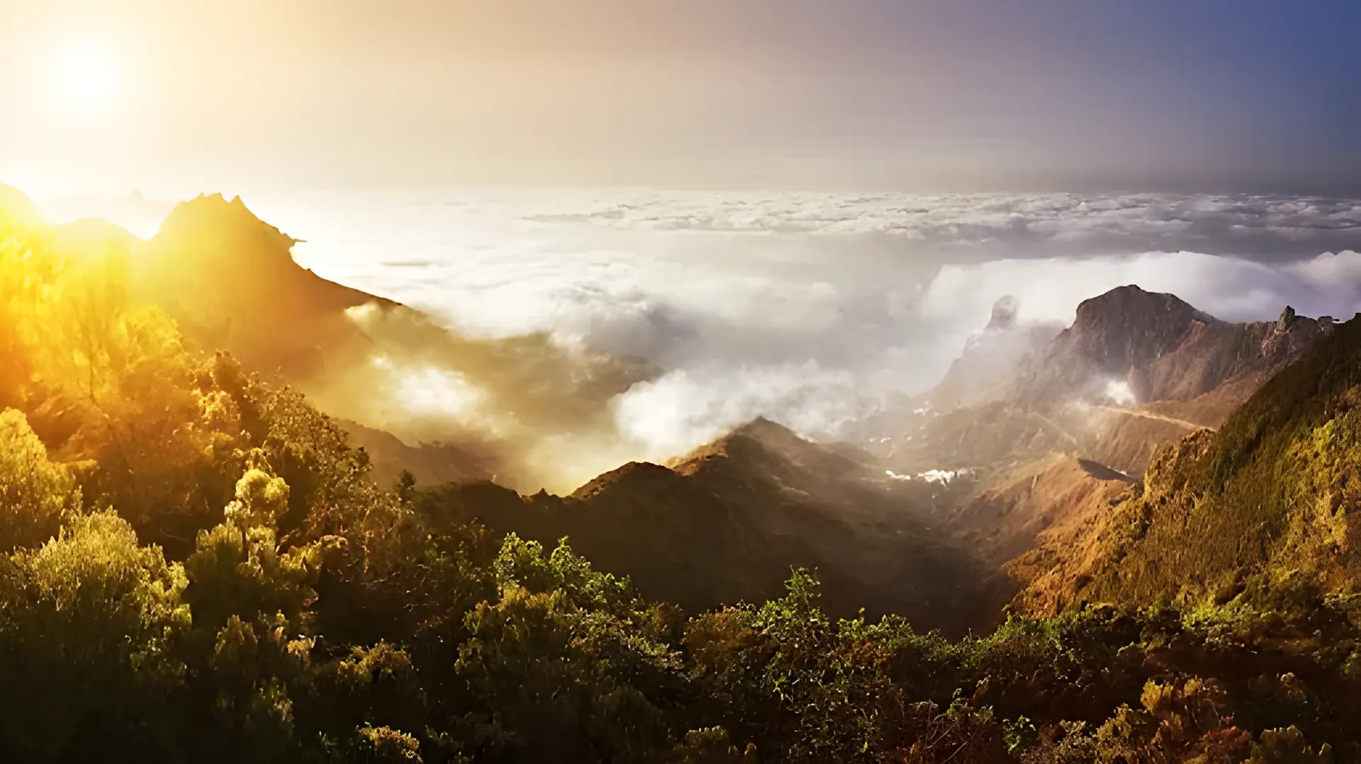 Montañas del sur de Tenerife al amanecer